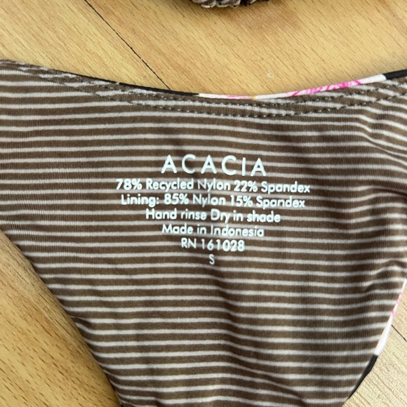 Acacia swimsuit - Picture 3 of 4